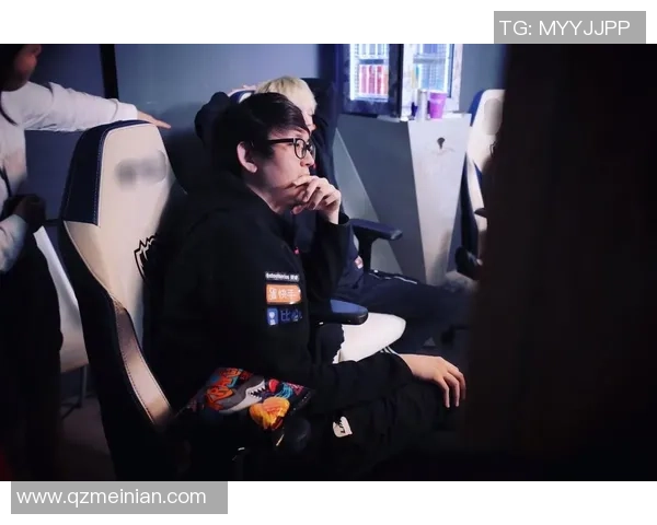 和平精英战术分析：深入探讨FPX战队的防守策略与执行力